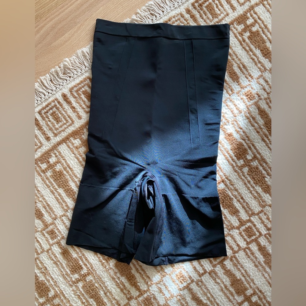SPANX ONCORE - High-Waisted Mid-Thigh Short